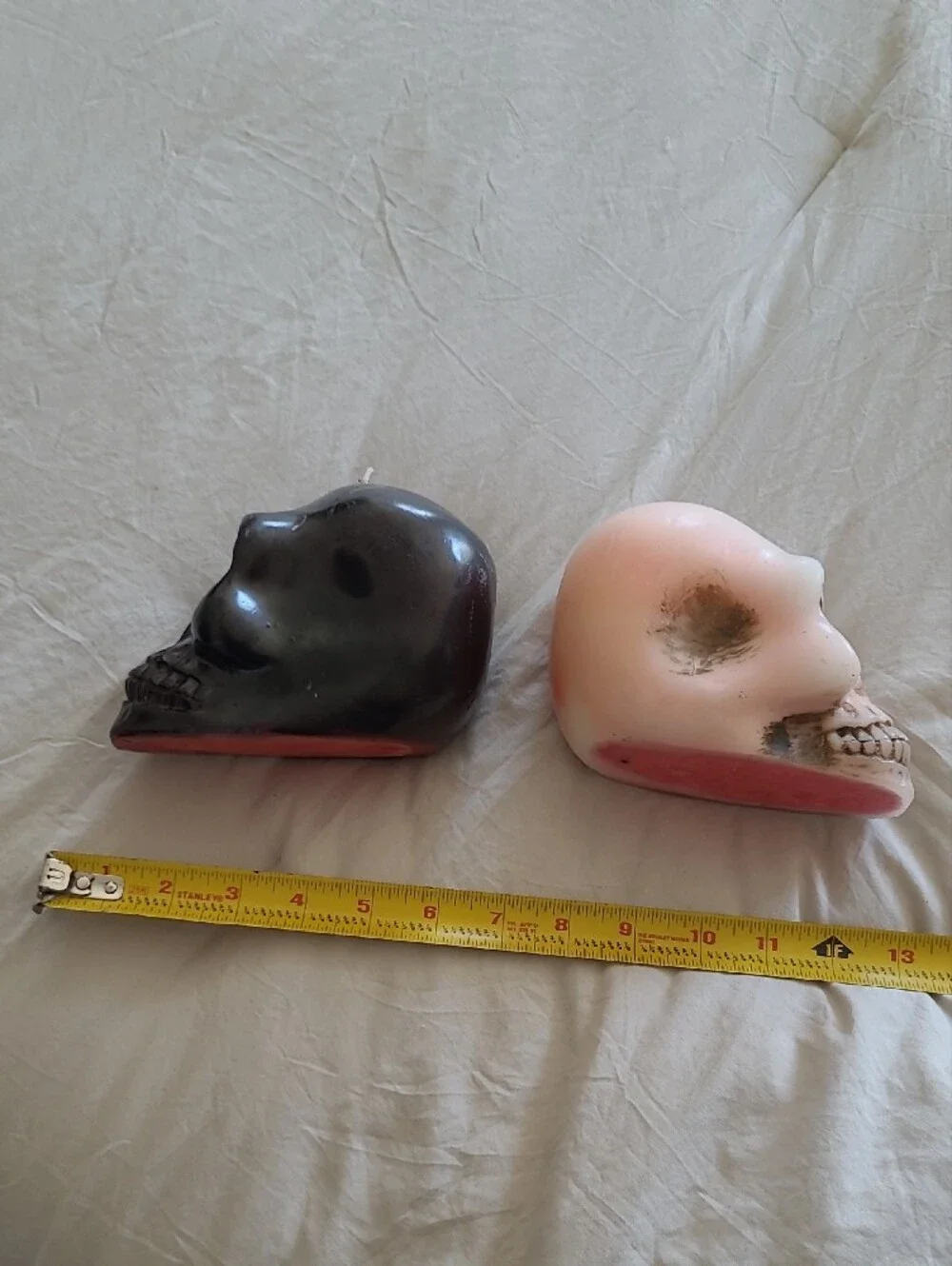 Skull-Shaped Scented Candles - Black and Pale Pink Set